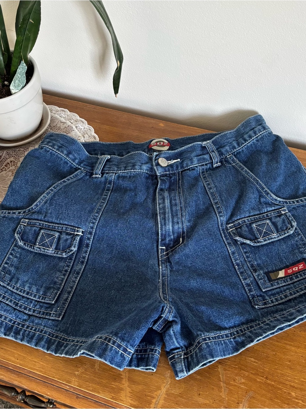 VNTG SQZ dark blue denim shorts